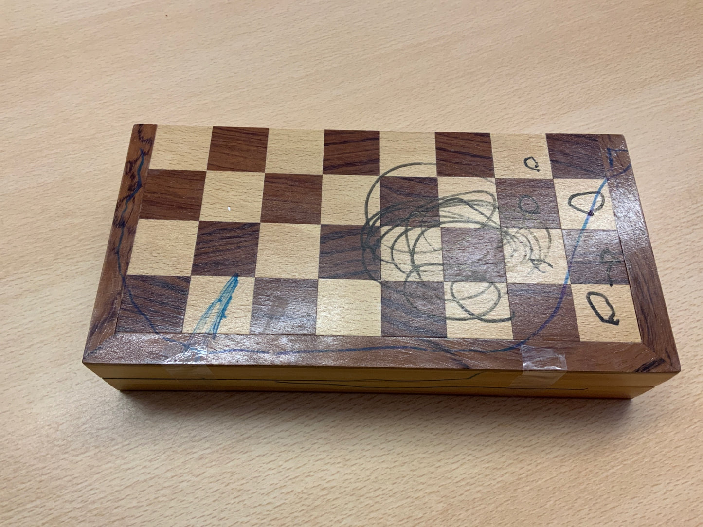 Schachspiel Braun und Beige