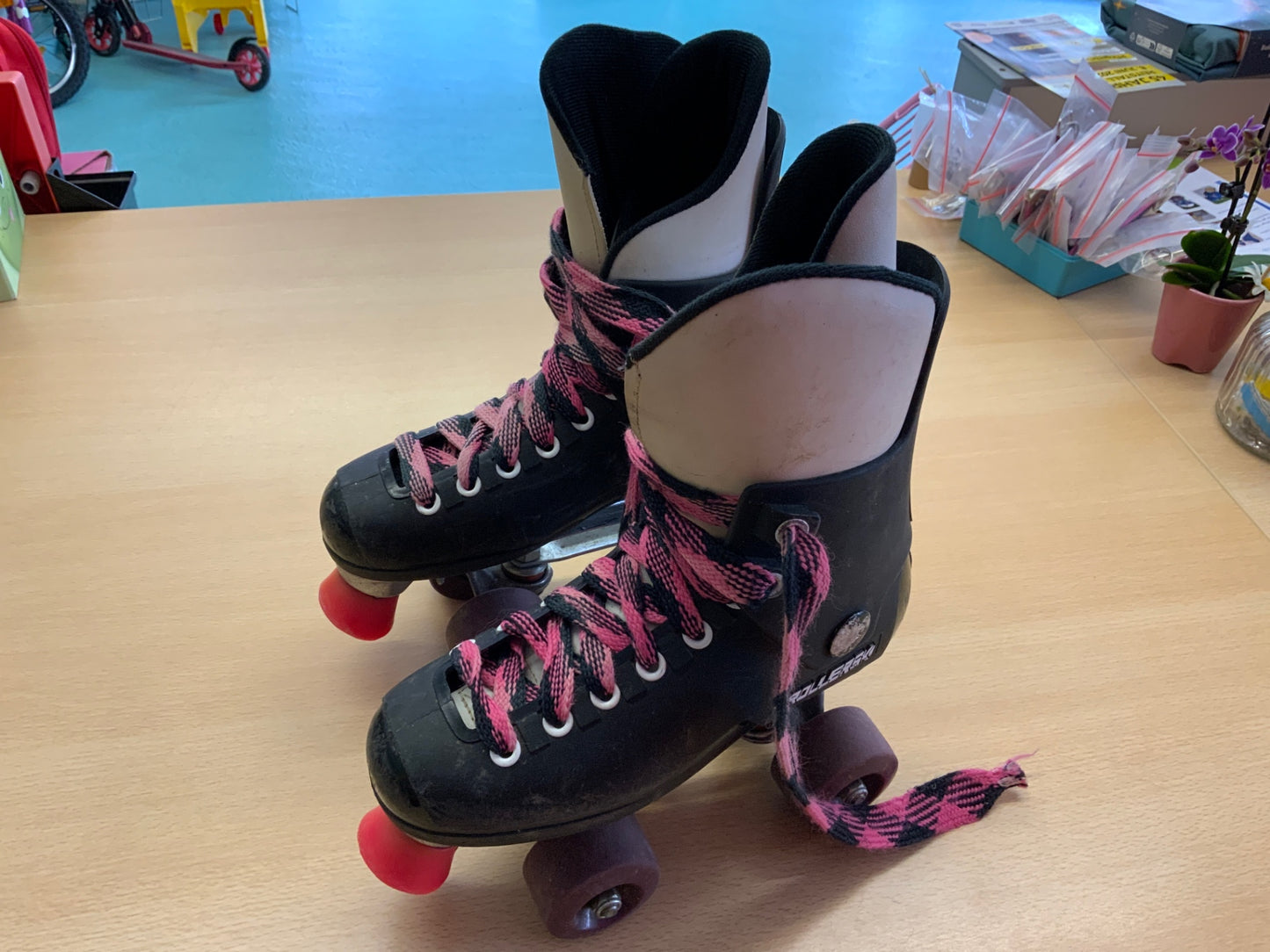 Rollschuhe Schwarz, Pink