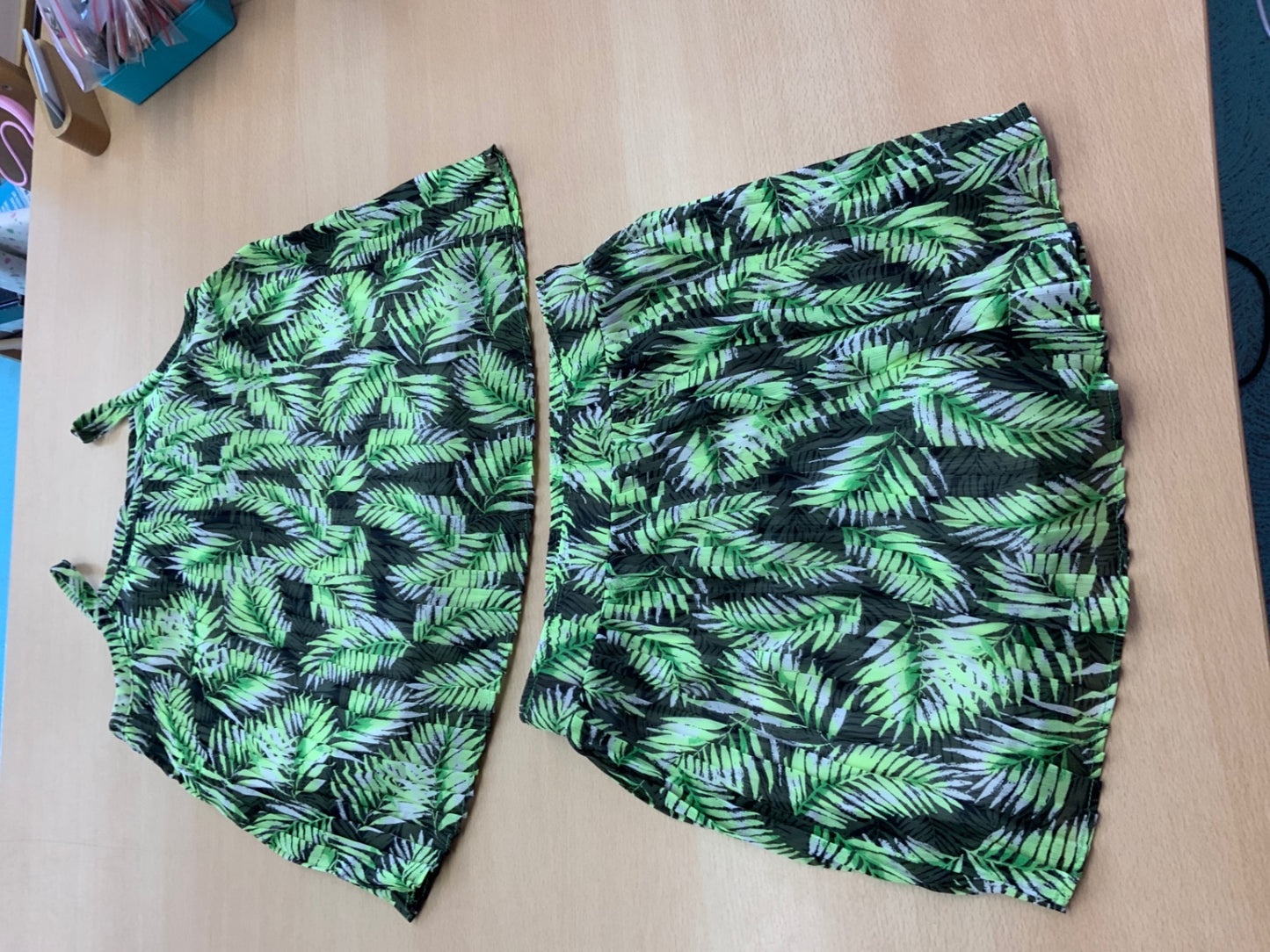 2-Teiler 146/152 Grün, Schwarz, Weiß