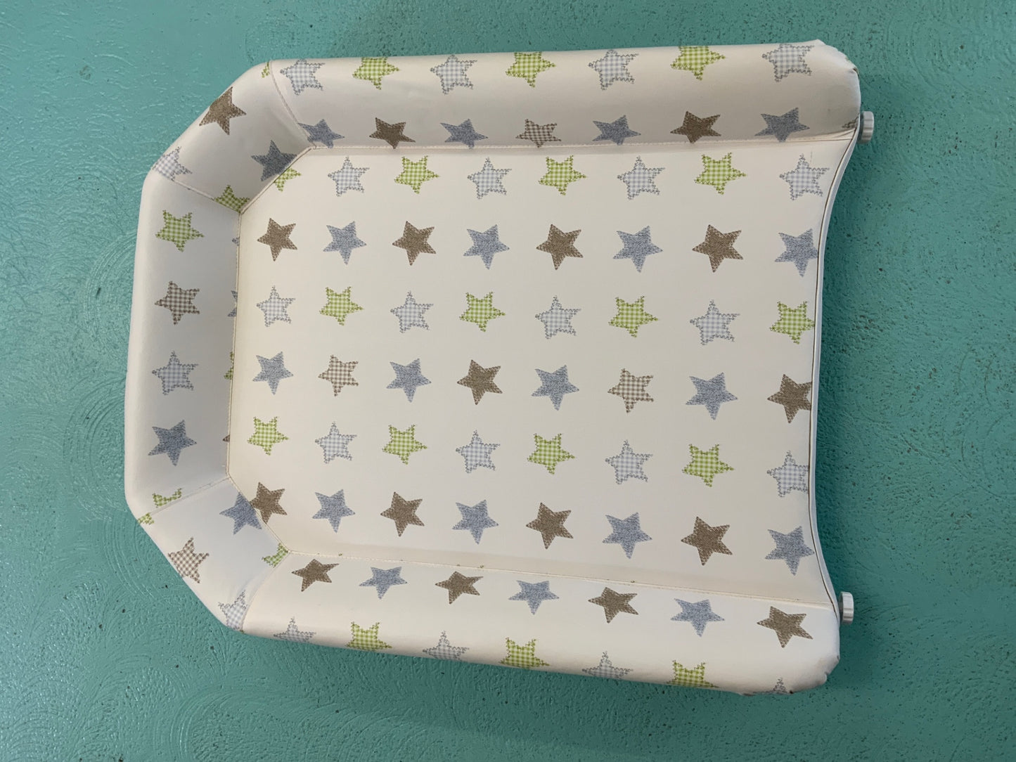 Wickeltisch Weiß mit Sternen in Grau, Braun und Grün