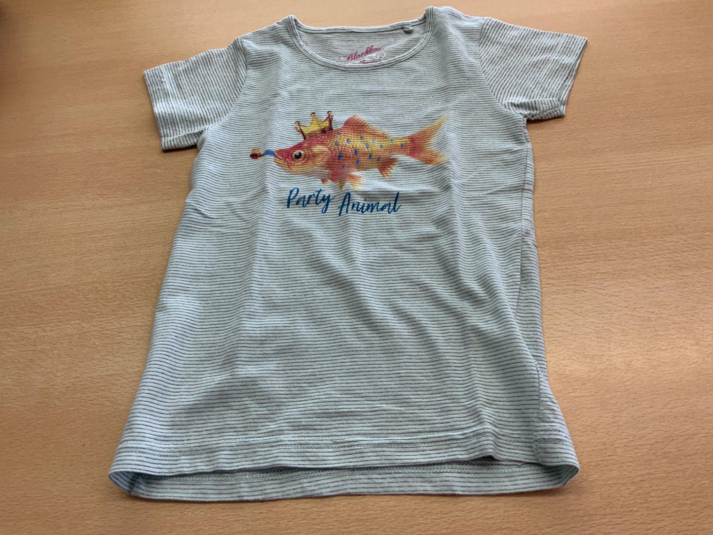 T-Shirt 122/128 Grau mit Streifenmuster