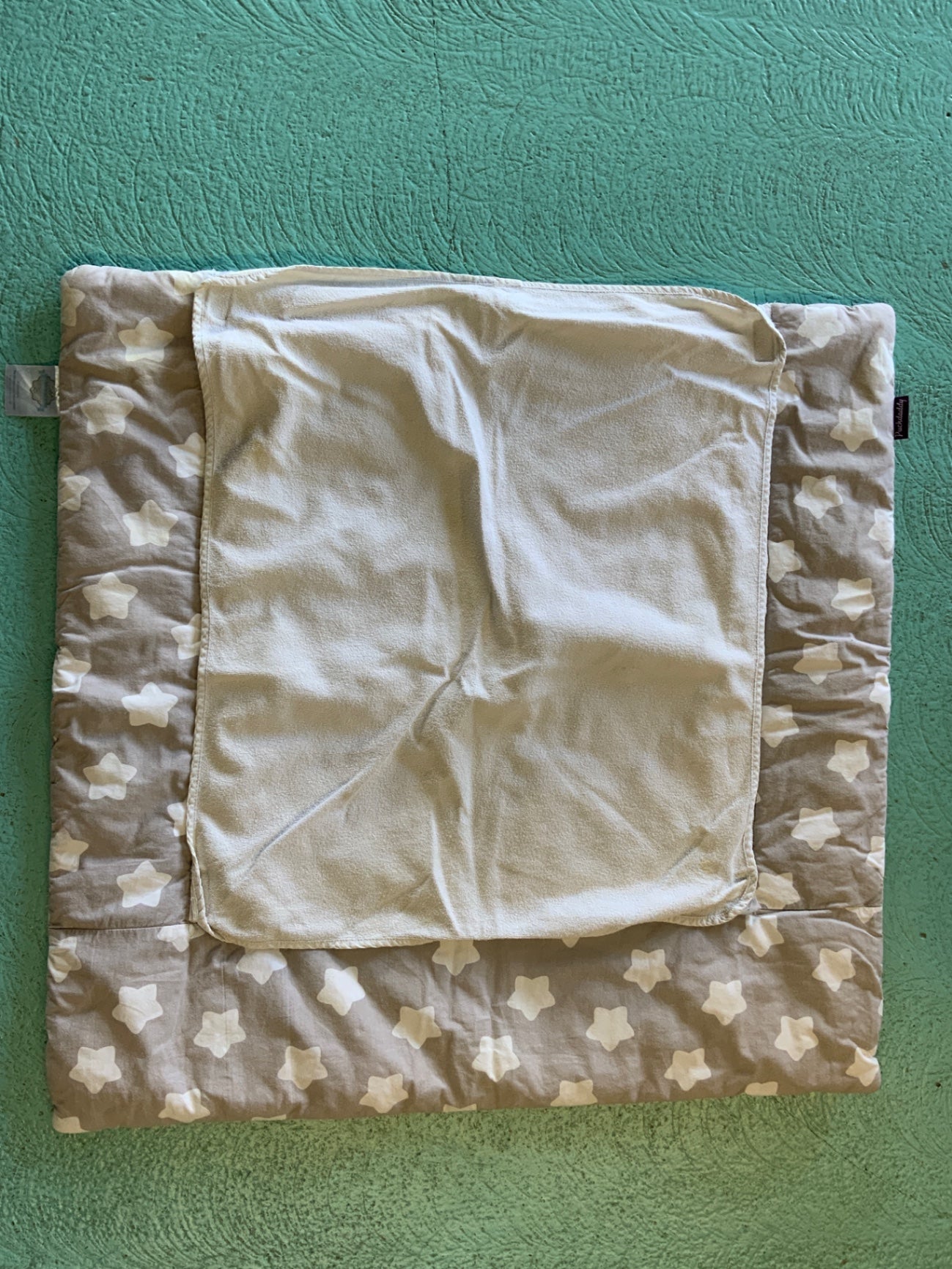 Wickeldecke Beige und Weiß