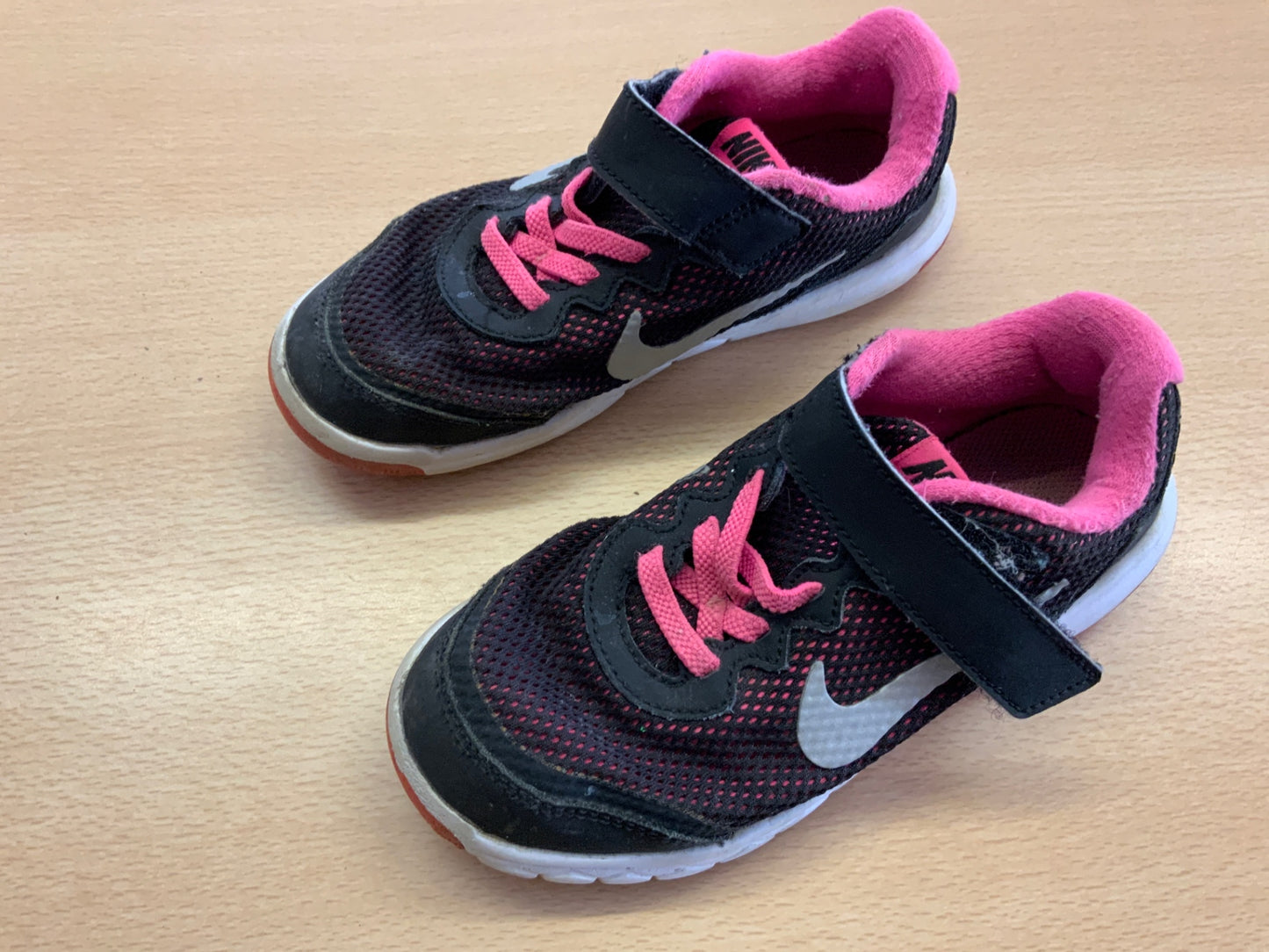 Nike Sneaker 29.5 Schwarz, Pink, Weiß