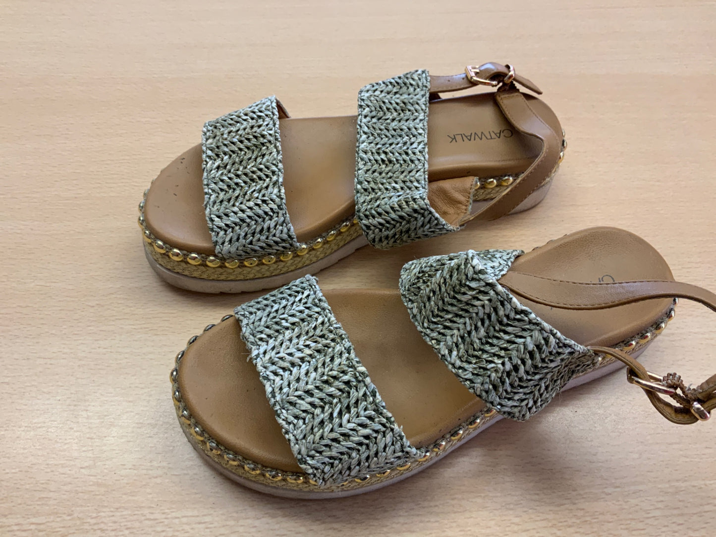 Sandalen Beige und Grau