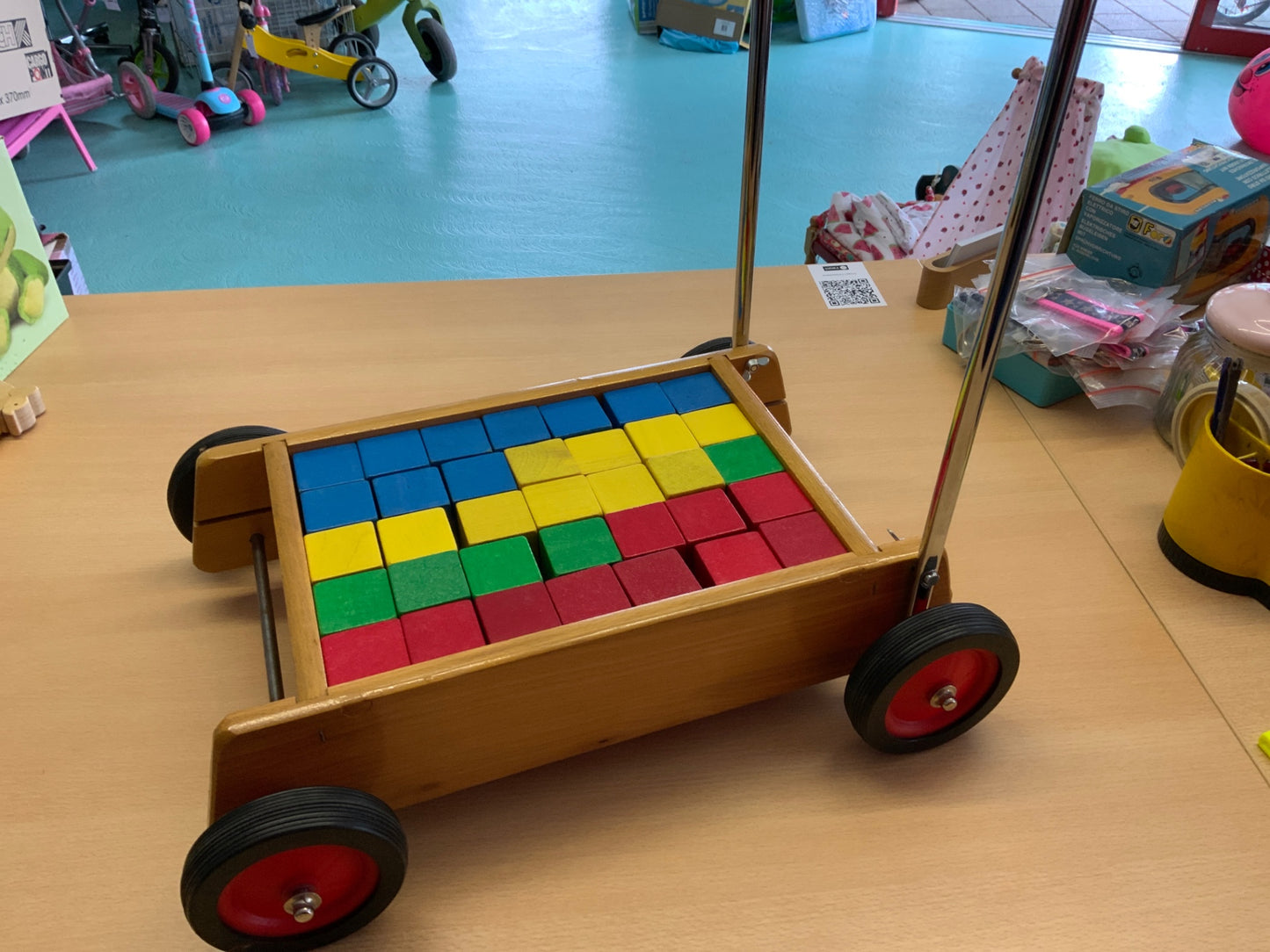 Wägeli mit Bauklötzen Mehrfarbig