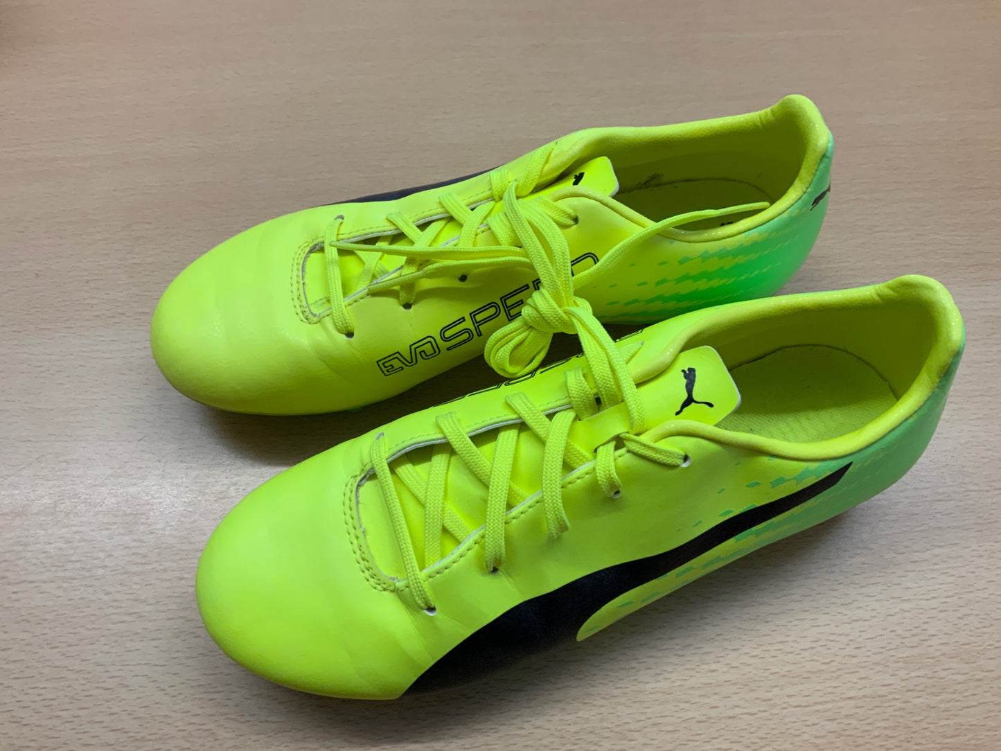 Puma Fussball-Schuhe 38 Neon Gelb