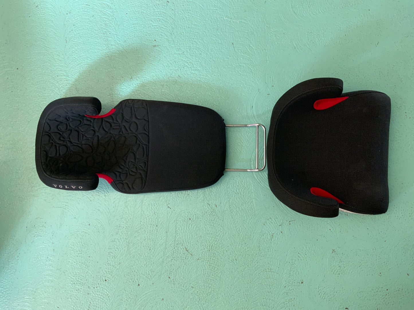 Volvo Autositz Schwarz und Rot