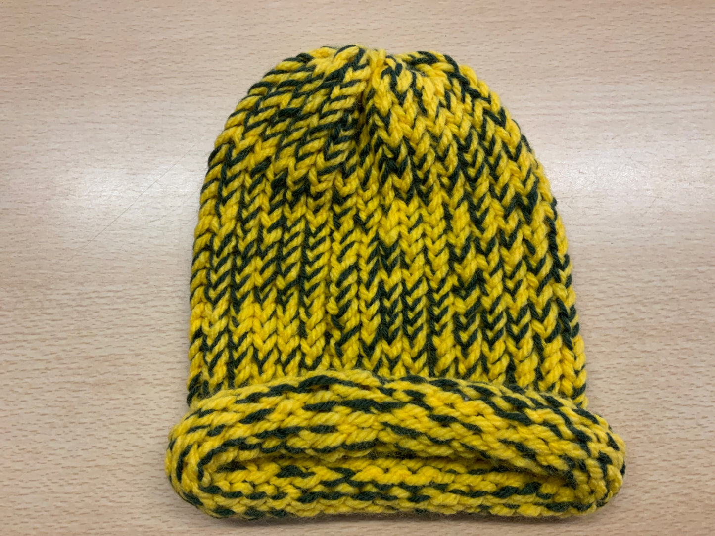 Mütze Gelb und Dunkelgrün