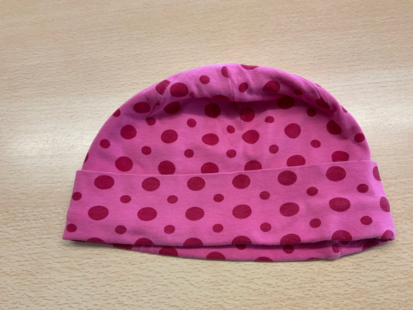 Mütze Pink mit roten Punkten