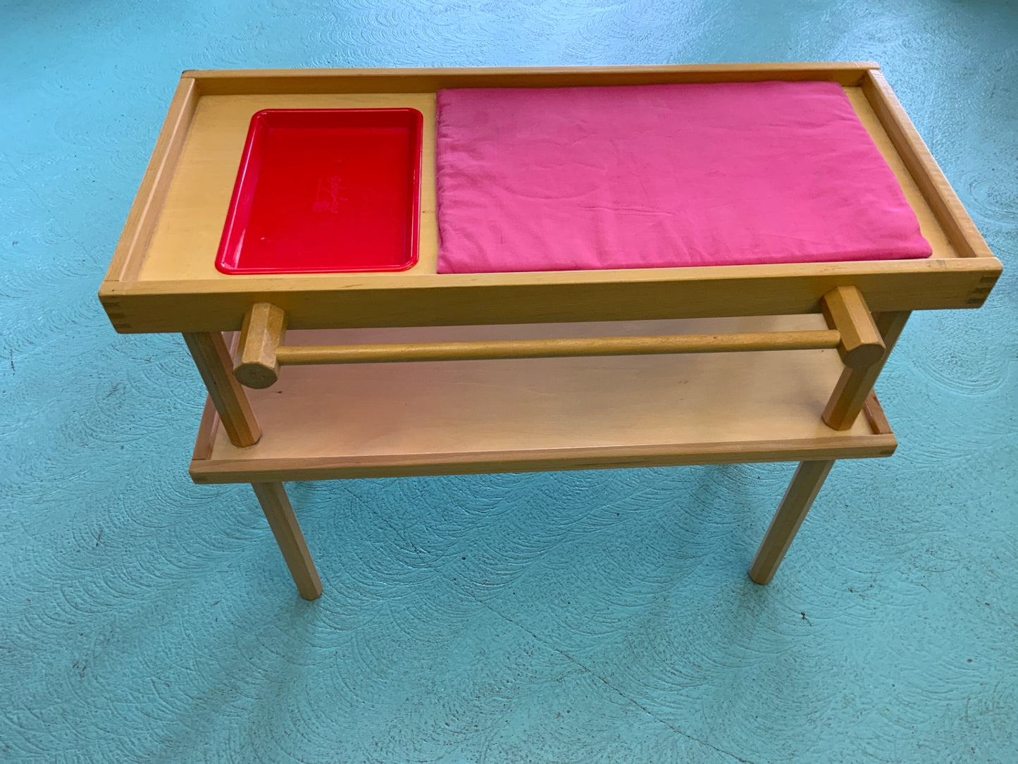 Puppen-Wickeltisch Natürlich Holzfarben, Rot, Pink
