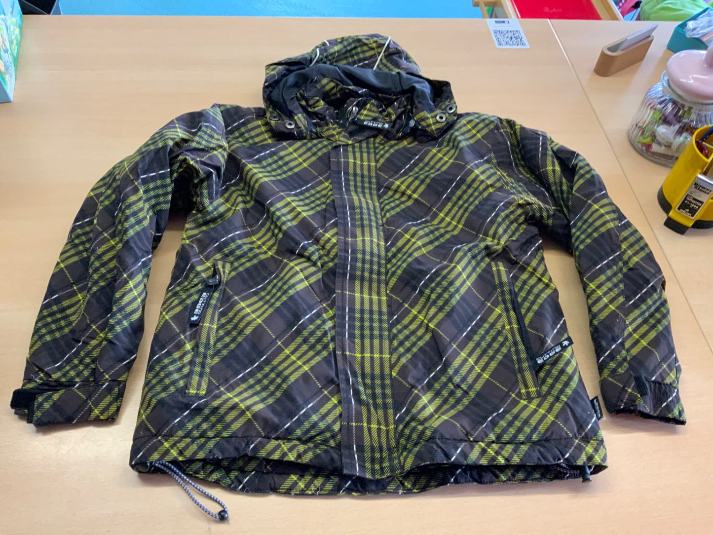 Winterjacke 128 Schwarz und Hellgrün