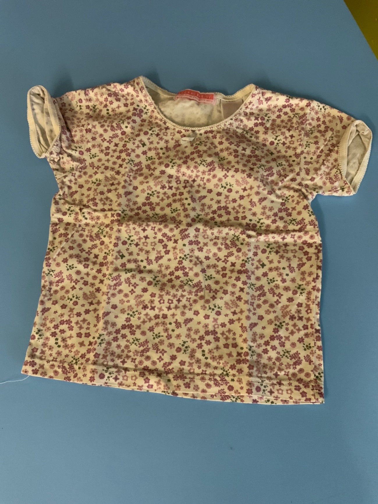 T-Shirt 104 Beige mit Blumenmuster