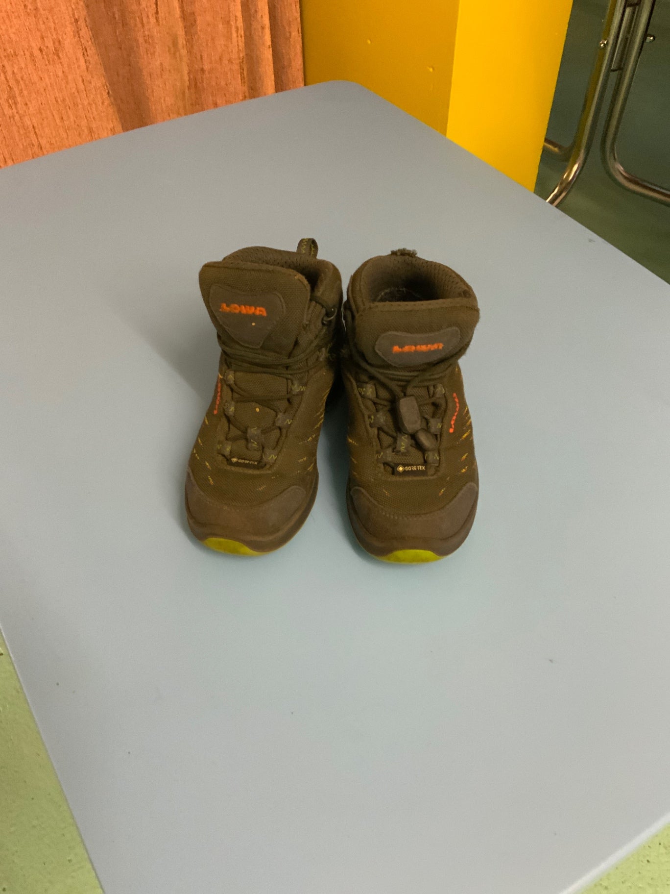 Lowa Wanderschuhe 28 Braun