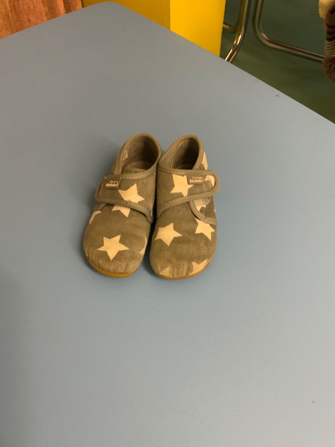 Living Kitzbühel Hausschuhe 23 Grün mit weißen Sternen