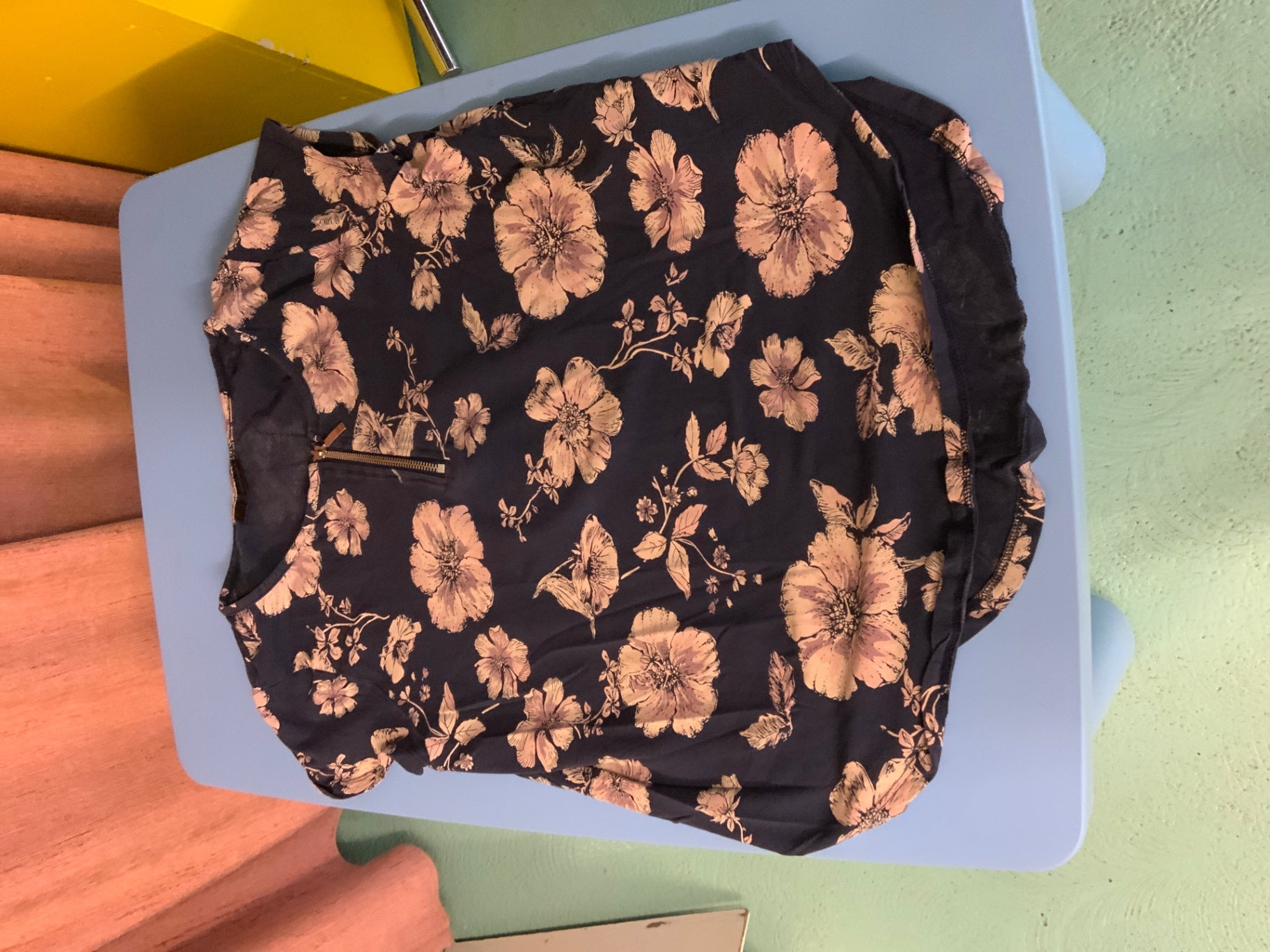 Bluse 40/42 Schwarz mit Blumenmuster
