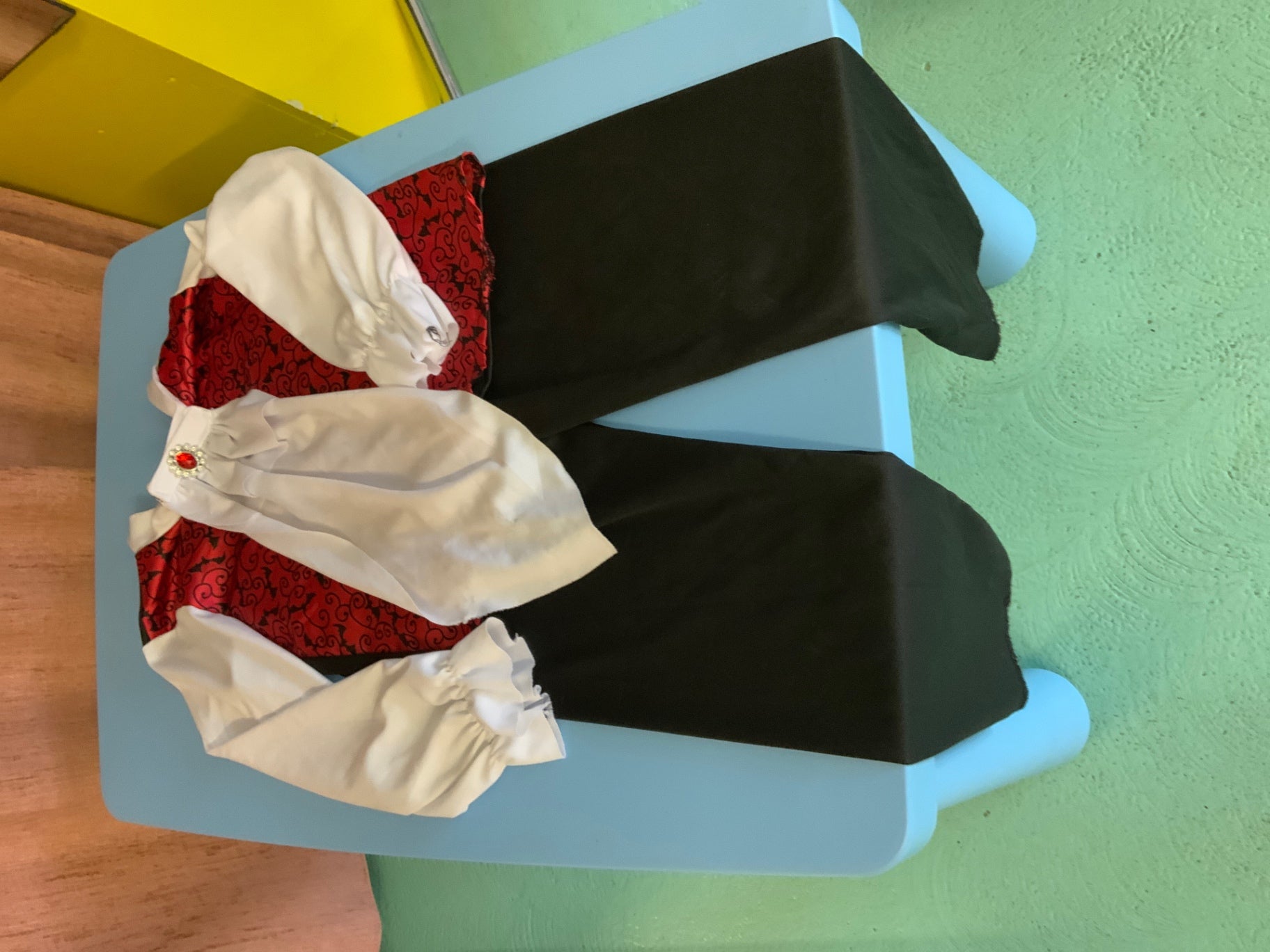 Fasnachts-Kostüm Rot, Schwarz und Weiß