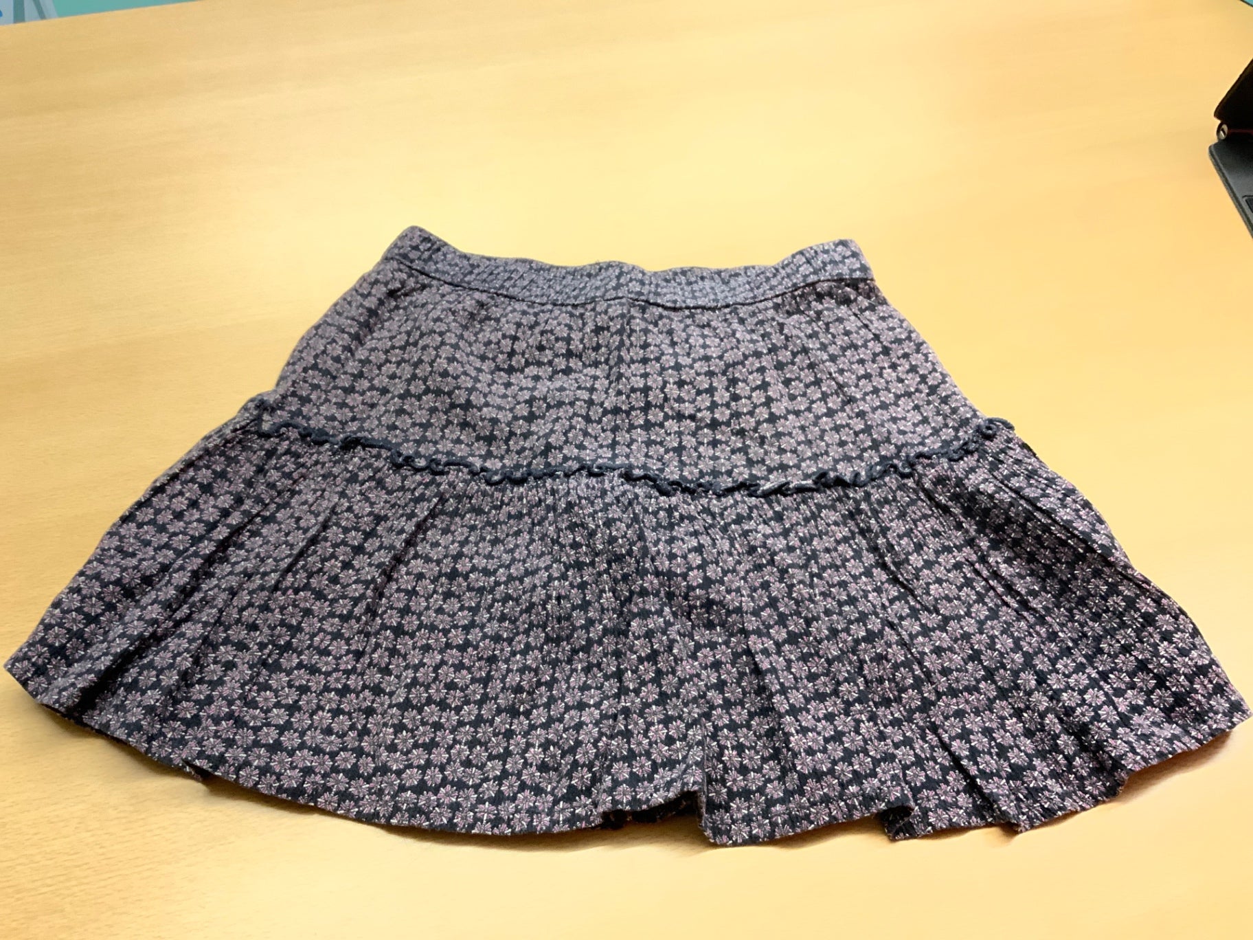 Rock 146/152 Schwarz mit weißem Muster