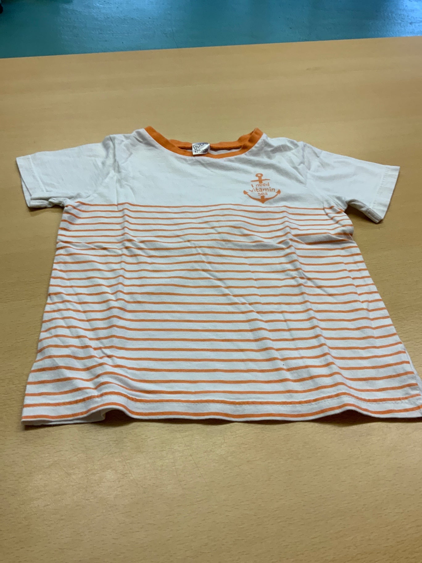 T-Shirt 122/128 Weiß mit orange Streifen