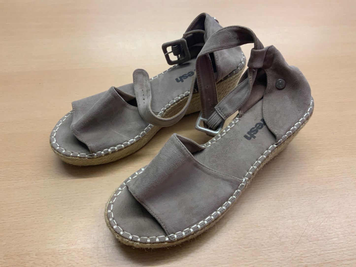Sandalen Beige