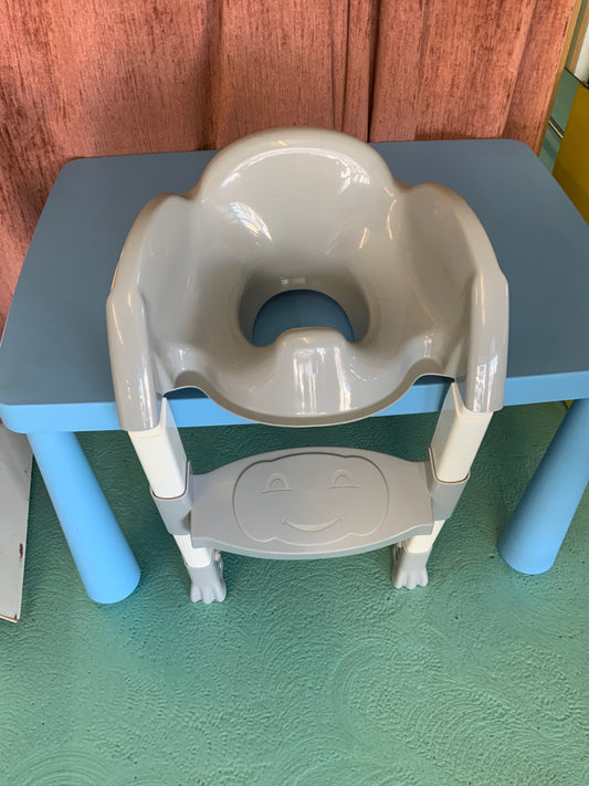 WC-Hochstuhl Grau und Blau