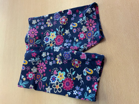 Radlerhose 104 Dunkelblau mit buntem Blumenmuster