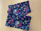 Radlerhose 104 Dunkelblau mit buntem Blumenmuster