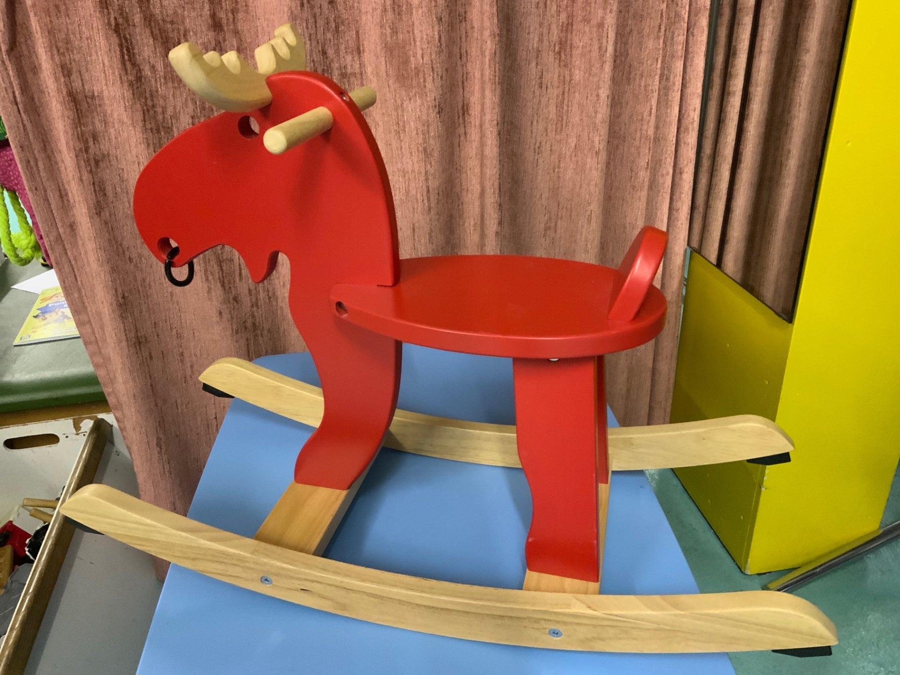 Wippendes Spielzeug Elch Rot