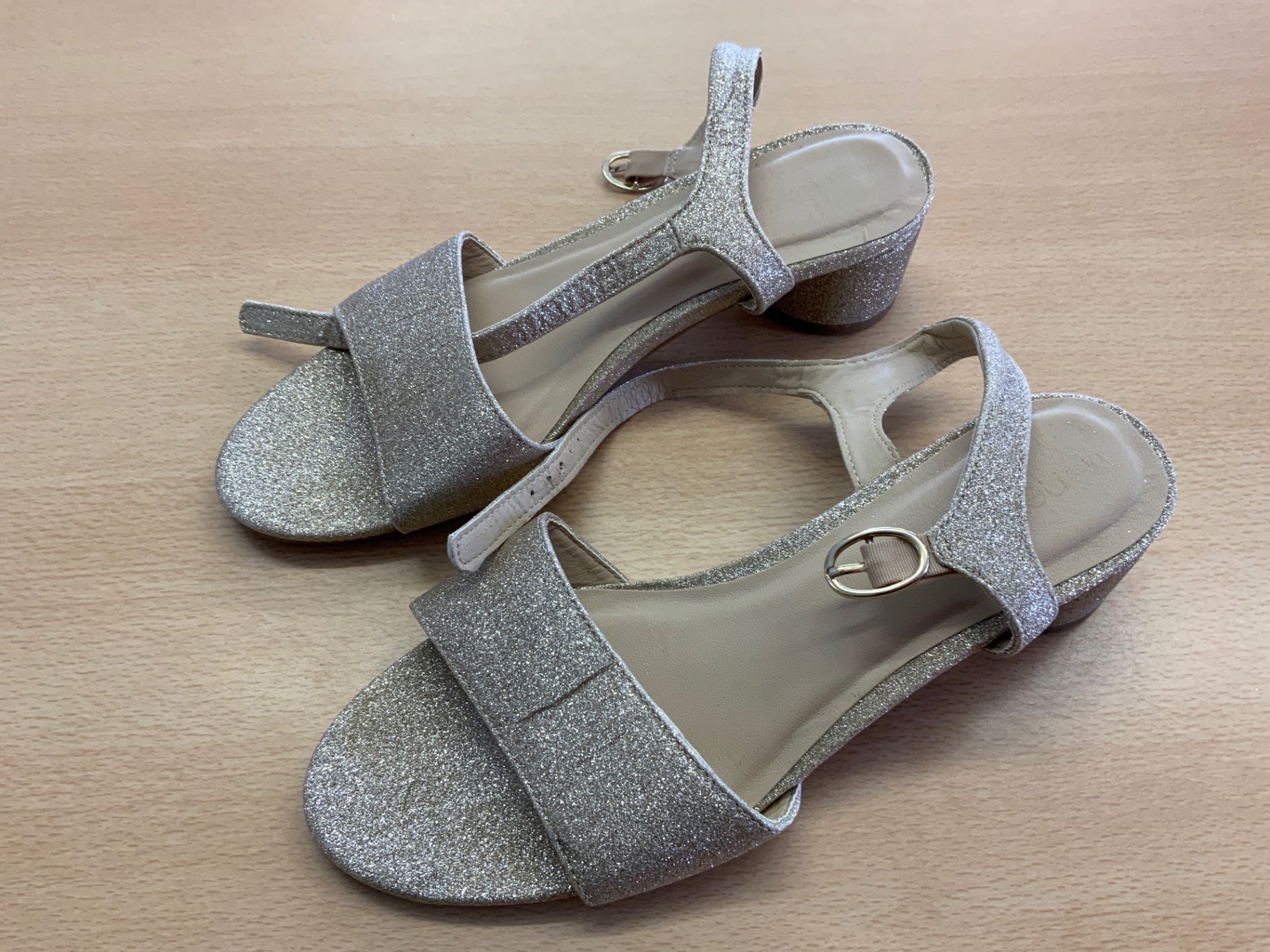 Sandalen 38 Gold
