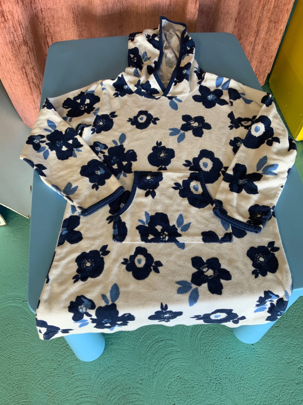 Frottekleid 134/140 Weiss mit blauen Blumenmustern