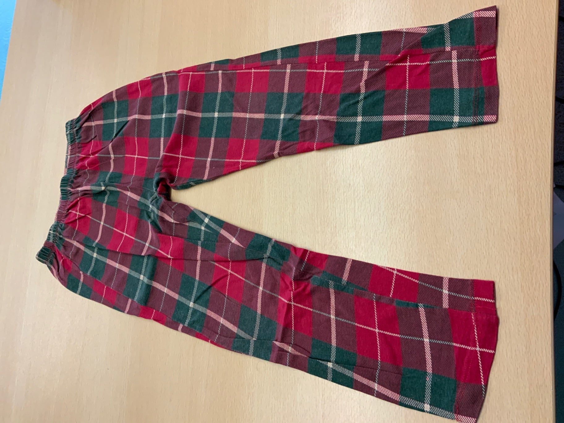 Jogginghose 122/128 Rot und Grün