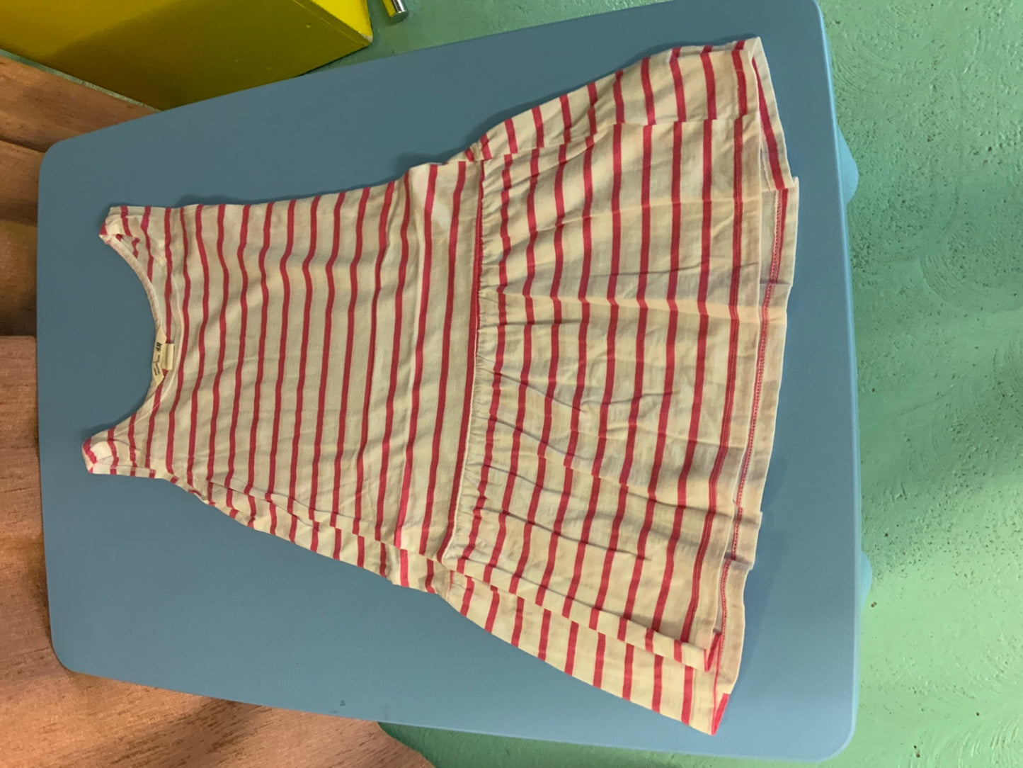 Kleid 122/128 weiss mit roten Streifen