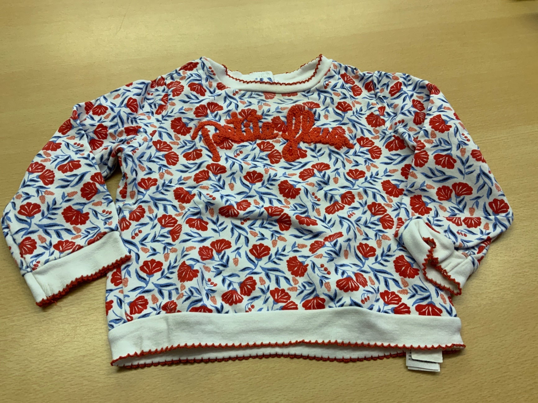 Pullover 104 Weiß mit rotem und blauem Muster