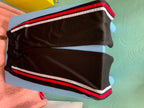 Sporthose M/L Schwarz mit roten und weißen Streifen