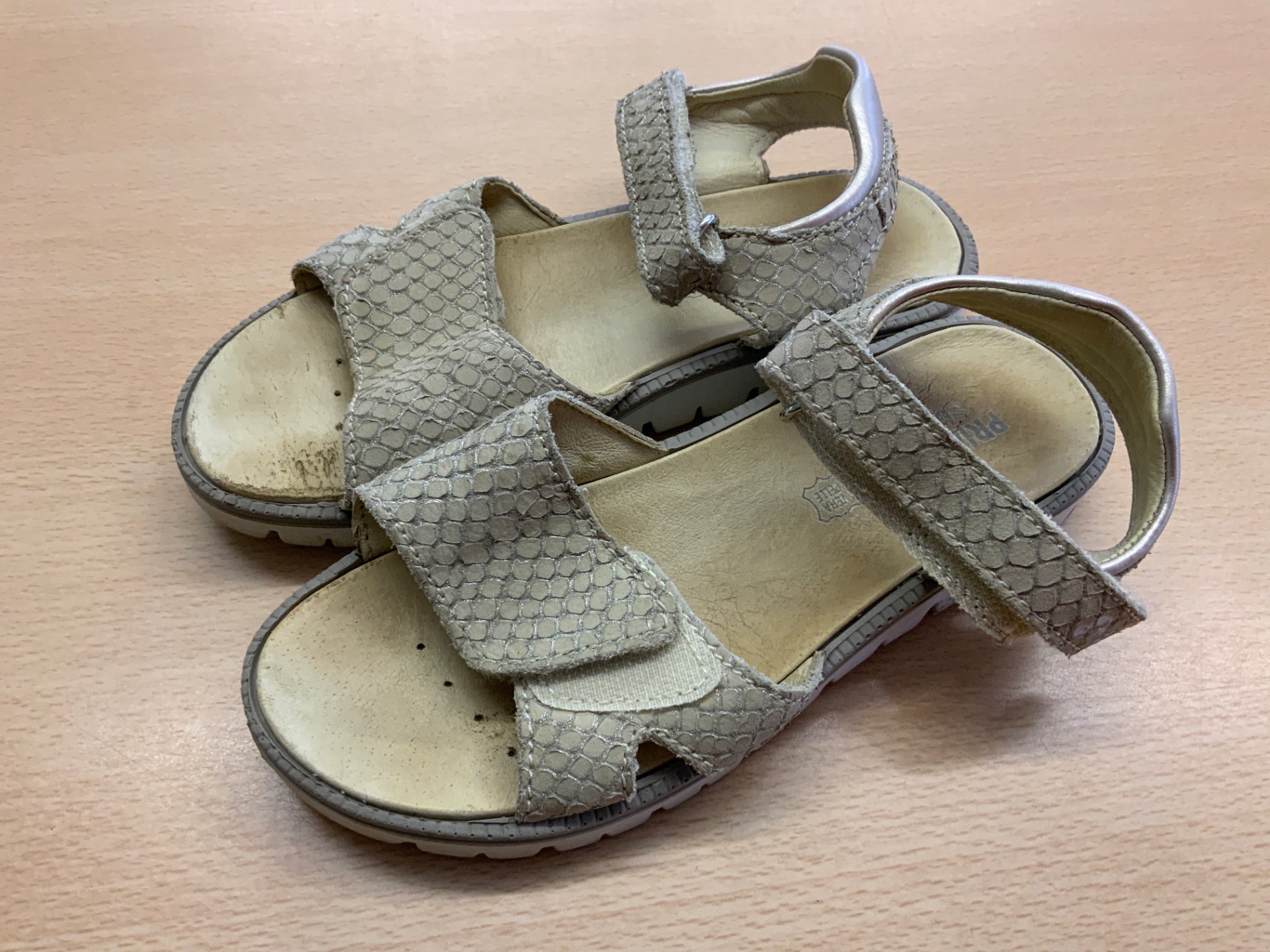 Sandalen 34 Beige