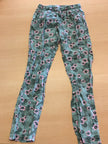 Sommerhose 146 Grün mit Blumenmuster