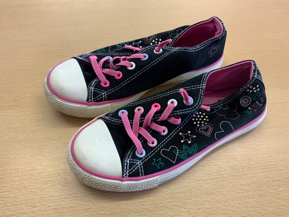 Sneaker 34 Schwarz mit pinken Akzenten