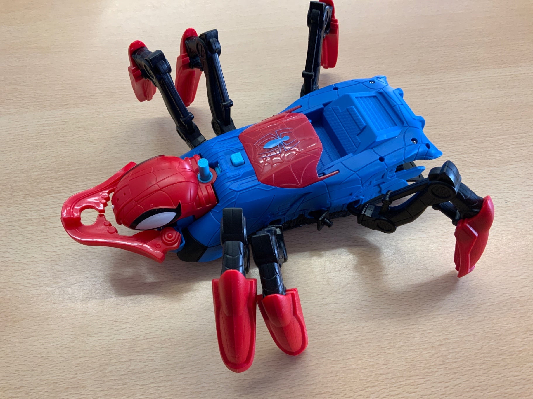 Marvel Spielzeugfigur Spider Rot und Blau