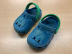 Clogs 21 Blau mit grünem Riemen