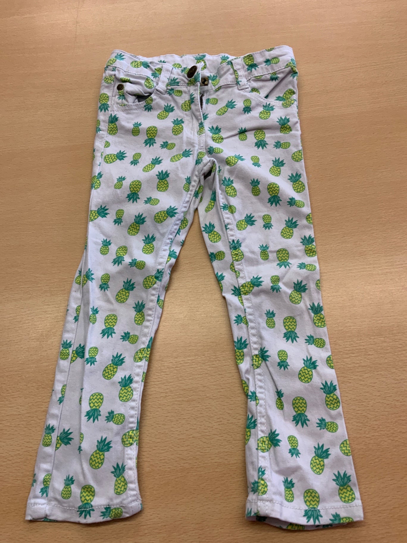 Hose 98 Weiß mit buntem Ananas-Muster