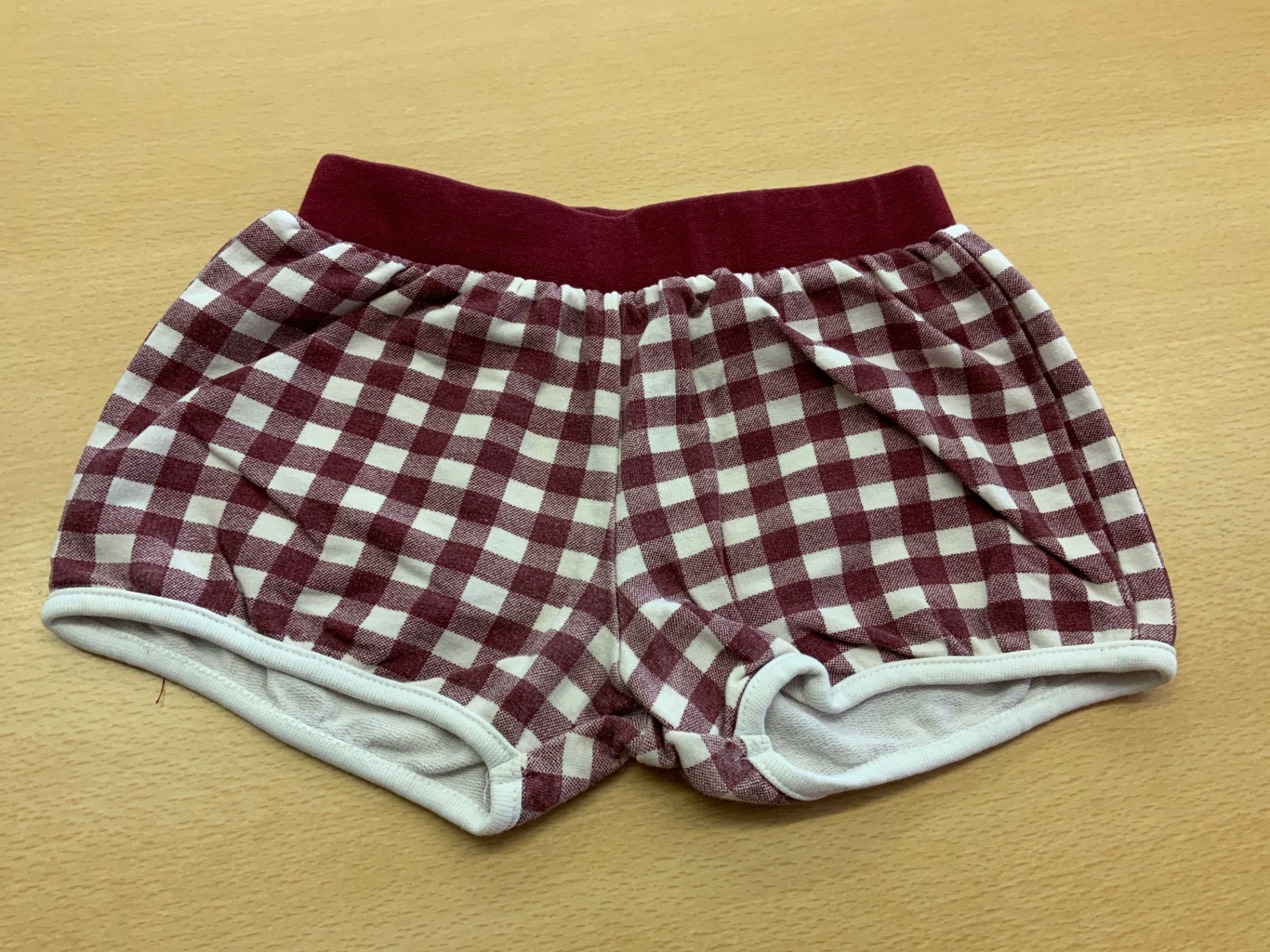  Shorts 86/92 Bordeaux und Weiß
