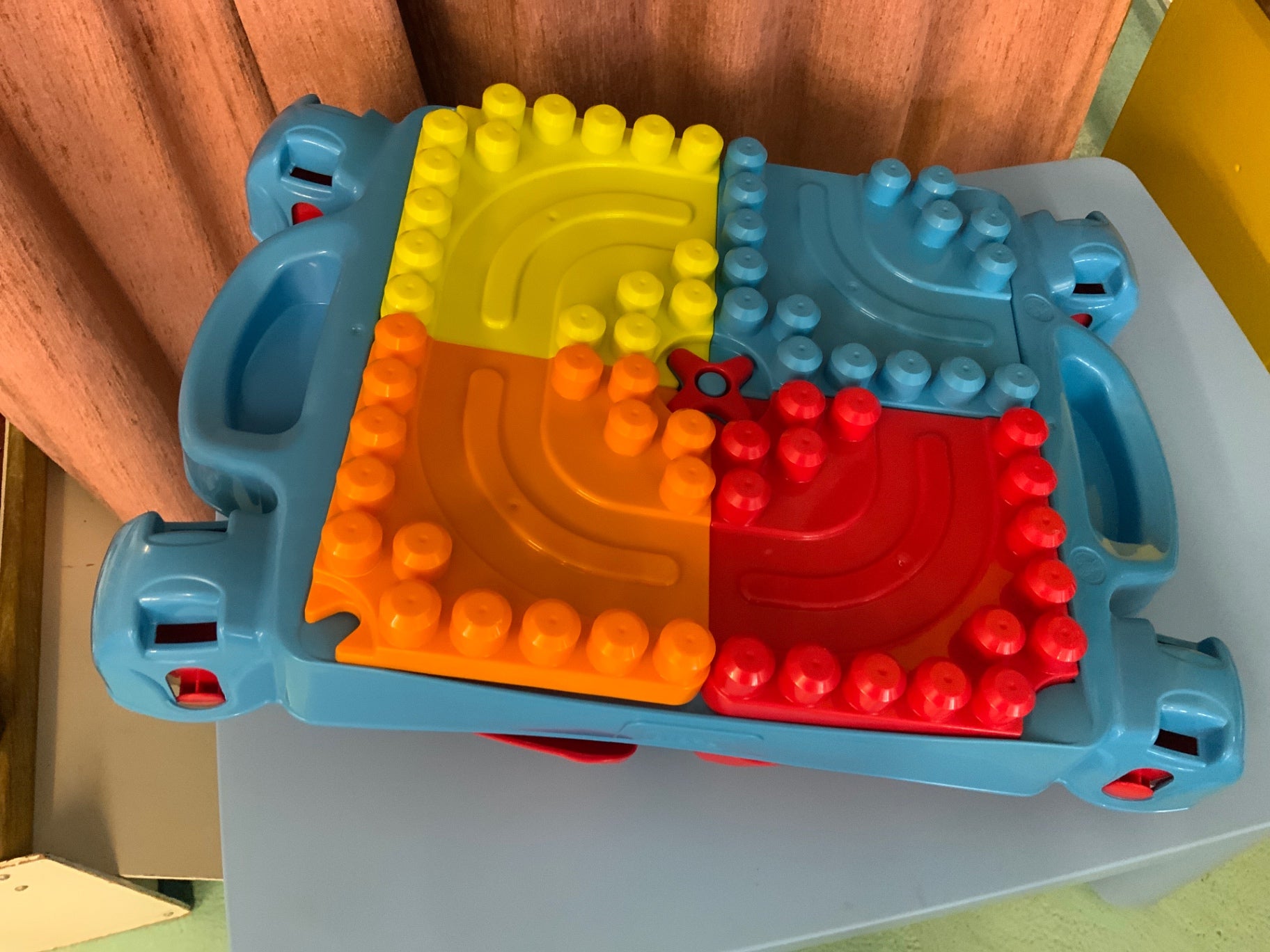 Spieltisch Blau, Gelb, Orange, Rot