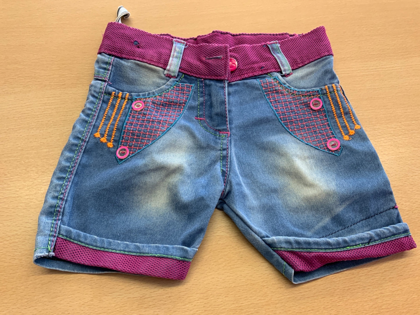  Kurze Hosen 110/116 Blau mit pinken Akzenten