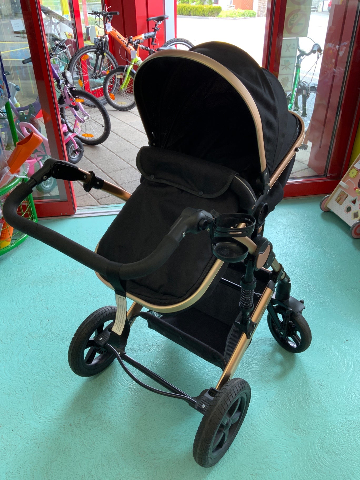 Kinderwagen Schwarz und Beige