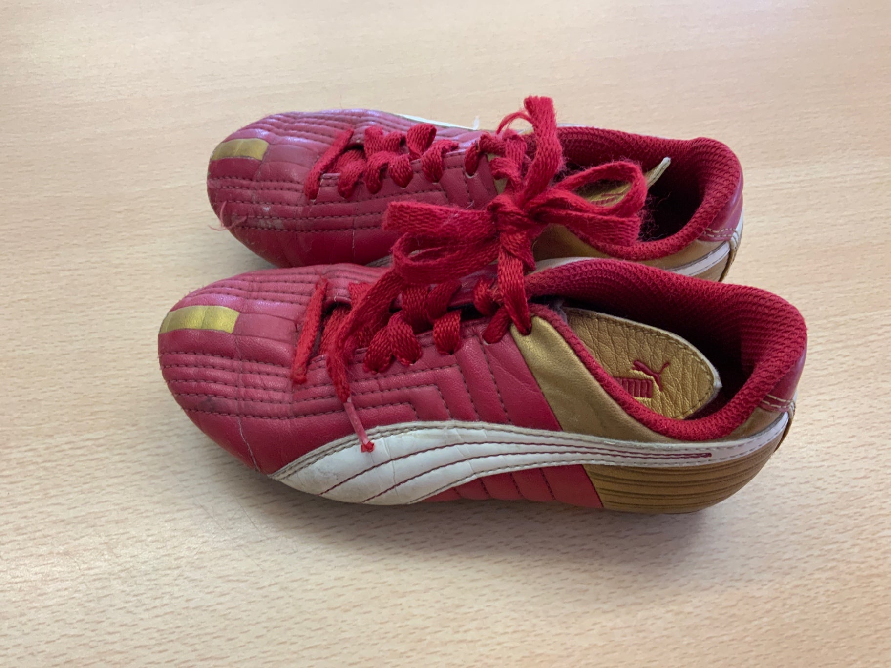 Puma Fussball-Schuhe 31 Rot und Gold