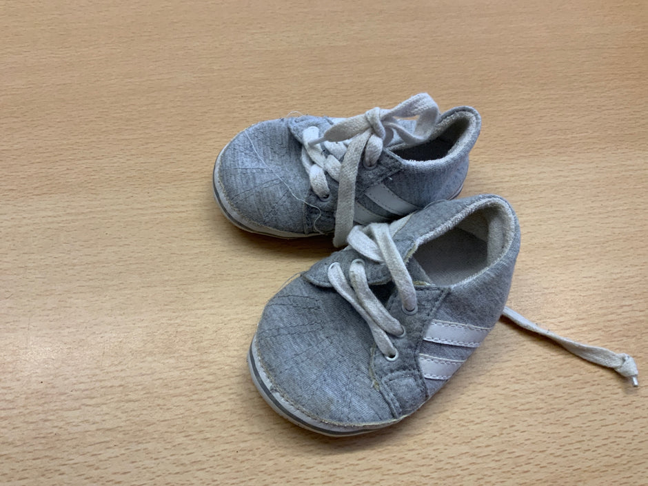 Sneaker 19 Grau