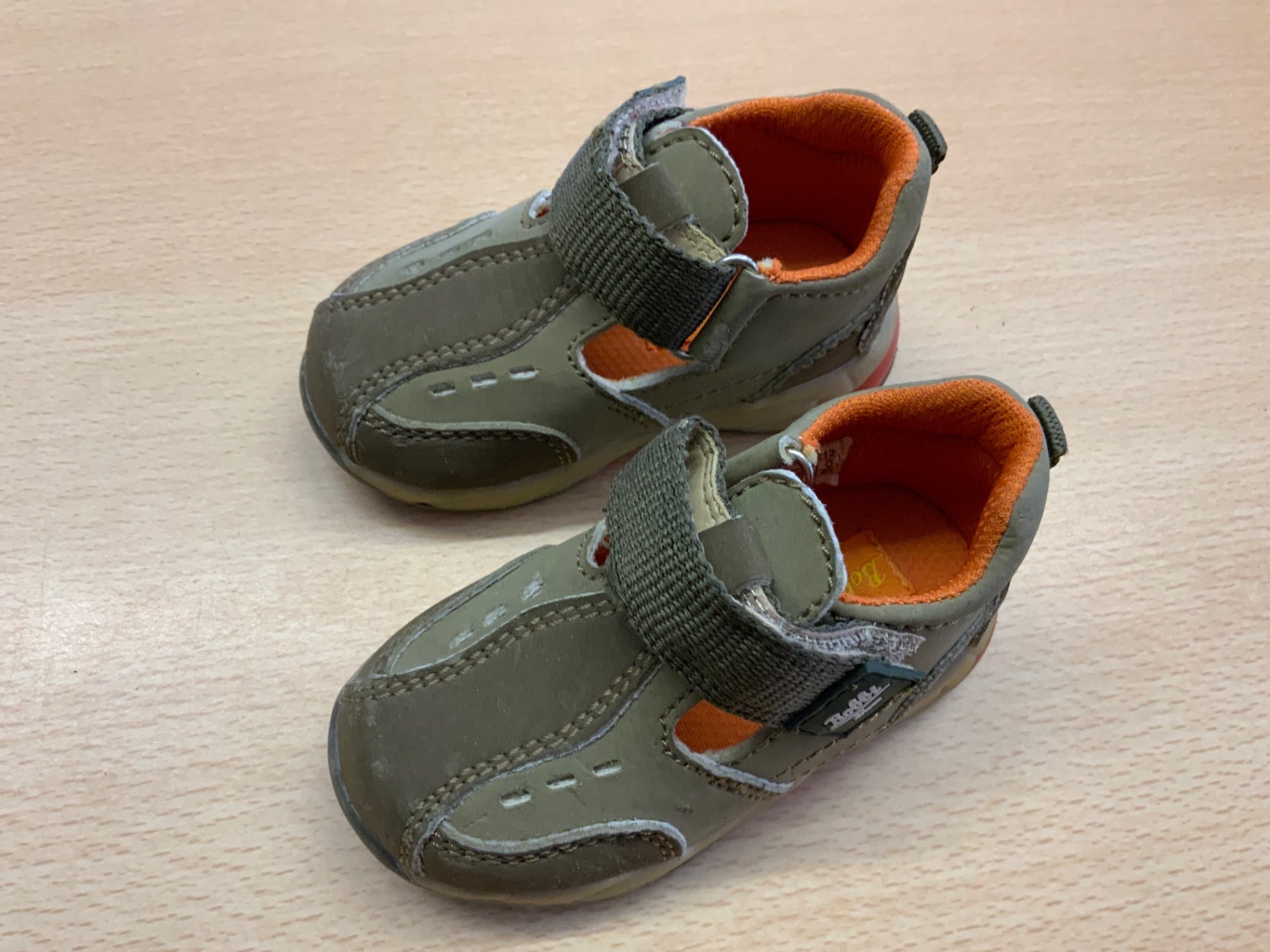 Babyschuhe 19 Grün und Orange