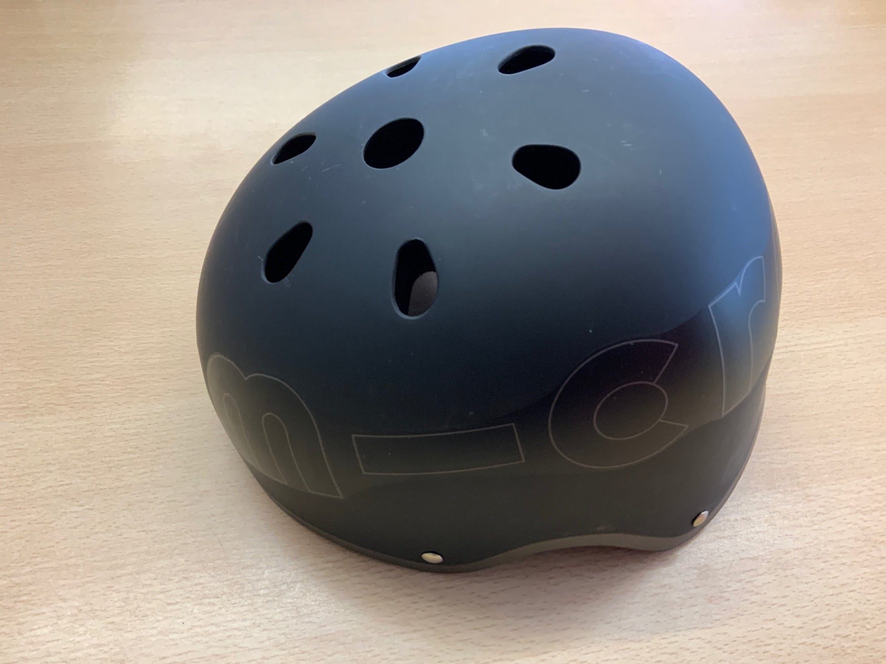 Schutzhelm Dunkelgrau