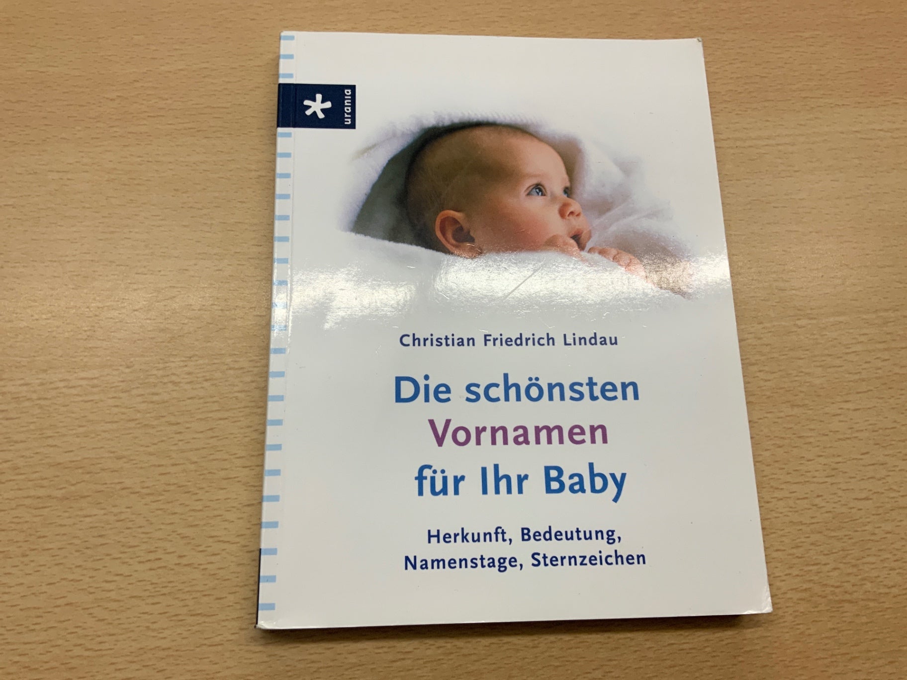 Buch die schönsten Vornamen für ihr Baby Weiß, Blau, Lila