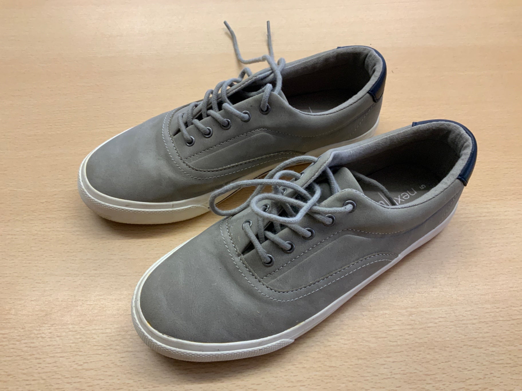 Sneaker 38 Grau