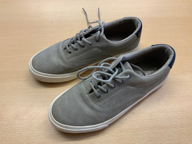 Sneaker 38 Grau